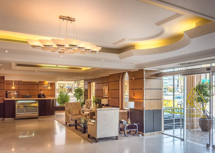 المهيدب الحمرا